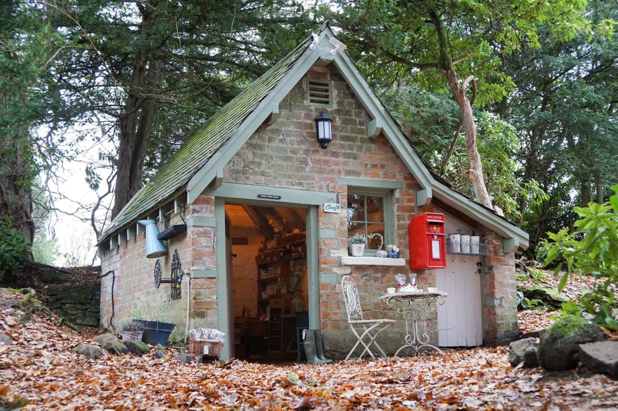 Luxury Woodland Lodge Retreat At Culdees Castle Crieff Exterior photo